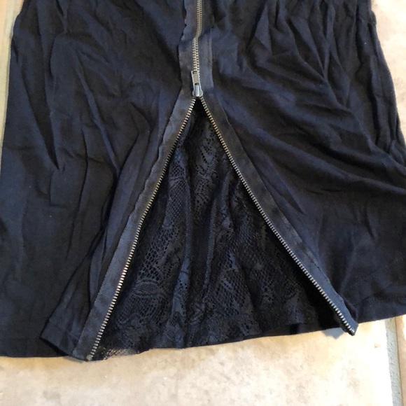 Black shirt with optional lace detailing - Picture 3 of 3